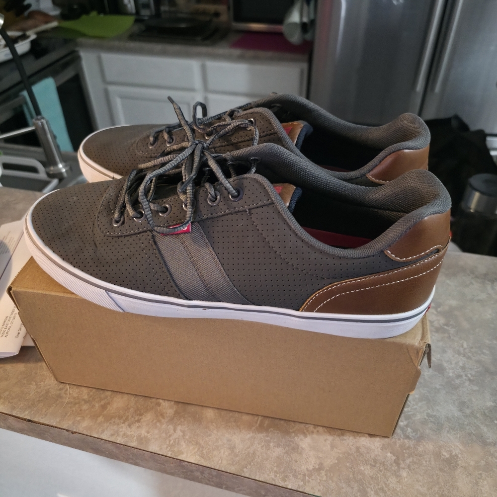 Men's Gray and Brown Casual Shoes